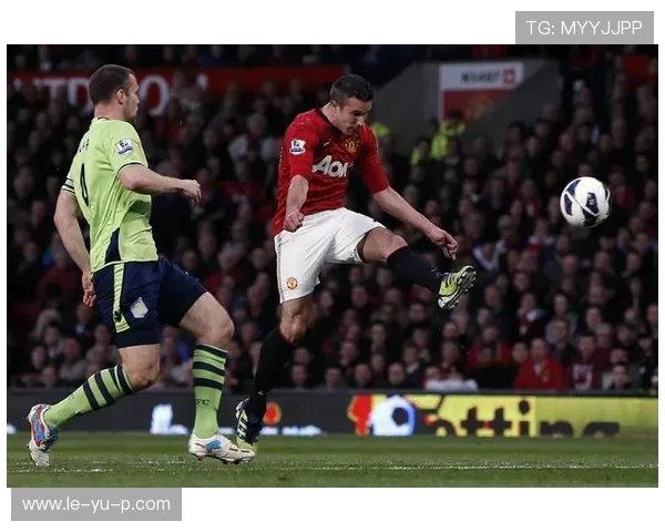 范佩西凭啥成为荷兰传奇？细说他的凌空抽射与从边锋到金靴的蜕变