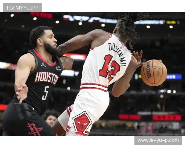 弗雷德·范弗利特组织能力全面升级引领球队运转 弗雷德·范弗利特组织能力全面升级引领球队运转